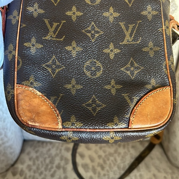 Louis Vuitton Monogram Canvas Crossbody needs repair - Picture 6 of 17